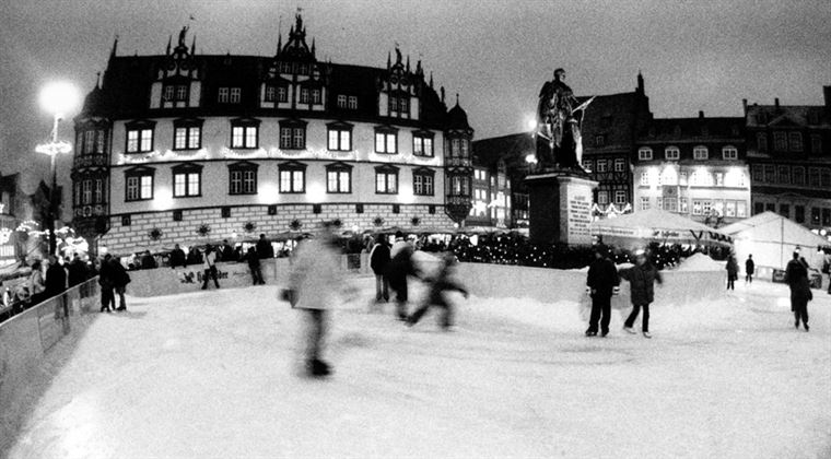 Eisbahn auf dem Markt