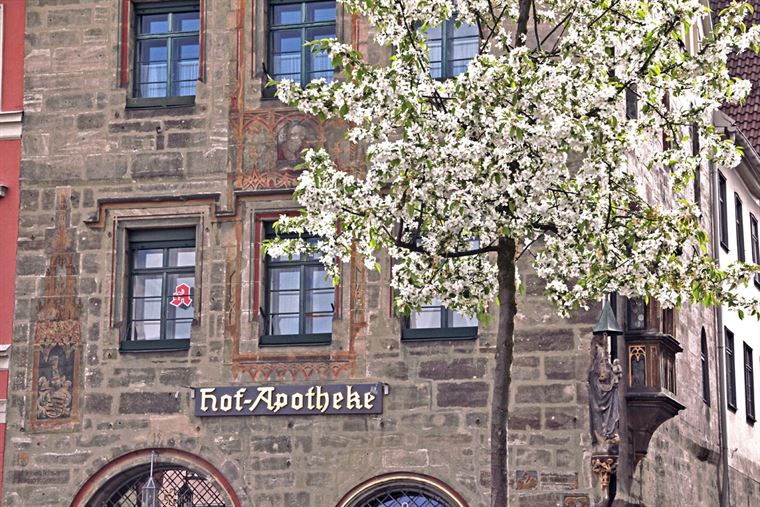 1543 Hof-Apotheke am Coburger Marktplatz