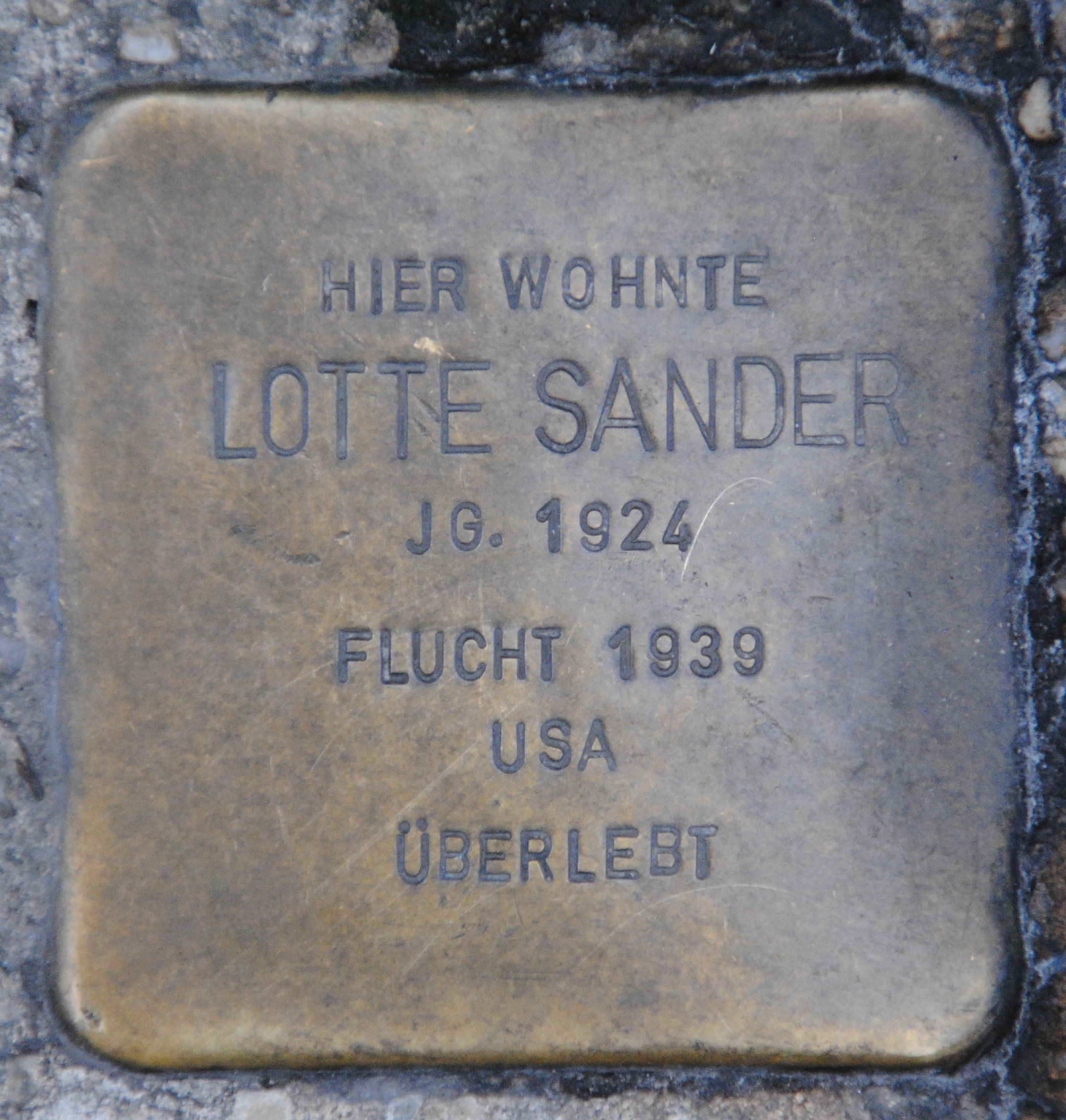 Stolperstein für Lotte u. Thekla Sander, Hesslein Strauss, Steinweg 38