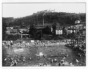 Einweihung der Sommerbadeanstalt mit Luft- und Schwimmbad an der Rosenauer Straße