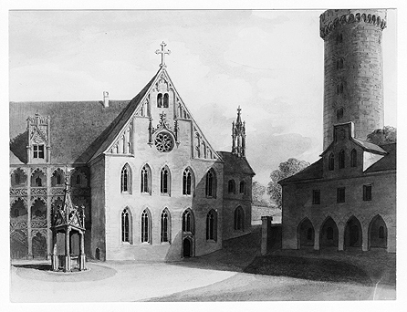 Osthof der Veste mit Blick auf Fürstenbau, Kirche und Sakristei