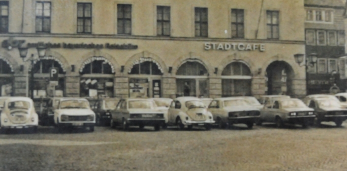 Stadtcafé mit Parkplatz früher